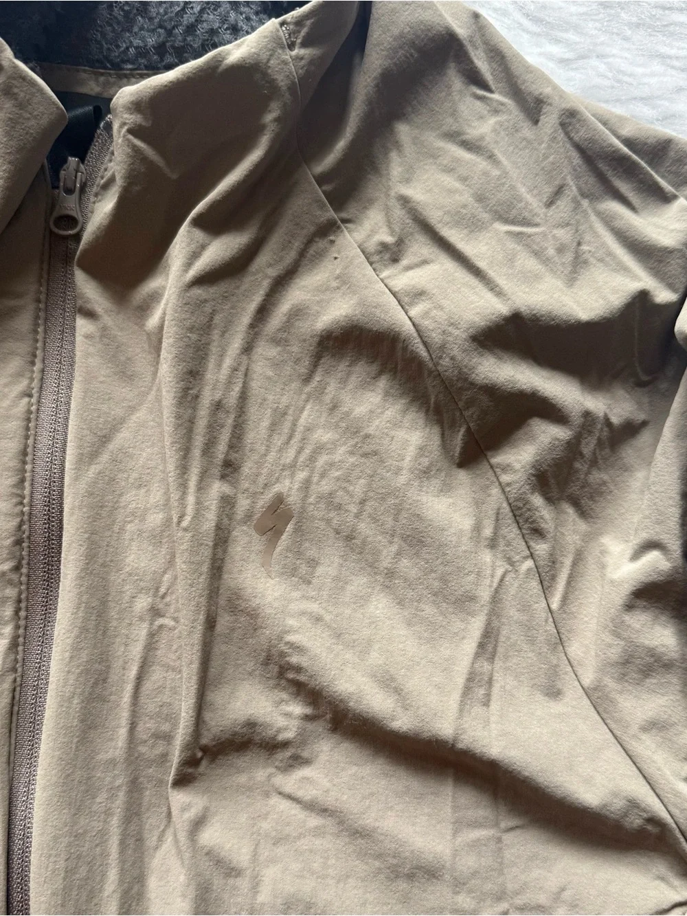 Men’s Specialized training series alpha jacket beige